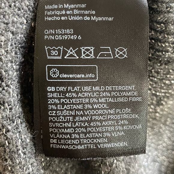 H&M Shimmery Metallic Gray Lightweight Sweater Size Medium Relaxed Fit Casual - Picture 5 of 5